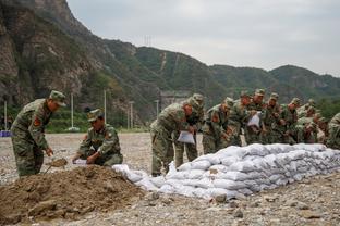 媒体人：泰山队无论亚冠、中超都别跟裁判计较，用胜利去回击